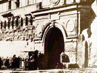LA PUERTA DE LA CARNE