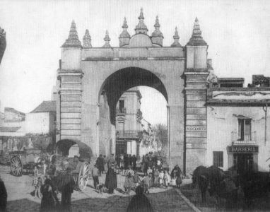 LA PUERTA DE LA MACARENA