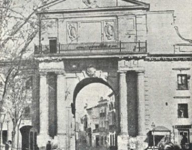 LA PUERTA DE TRIANA